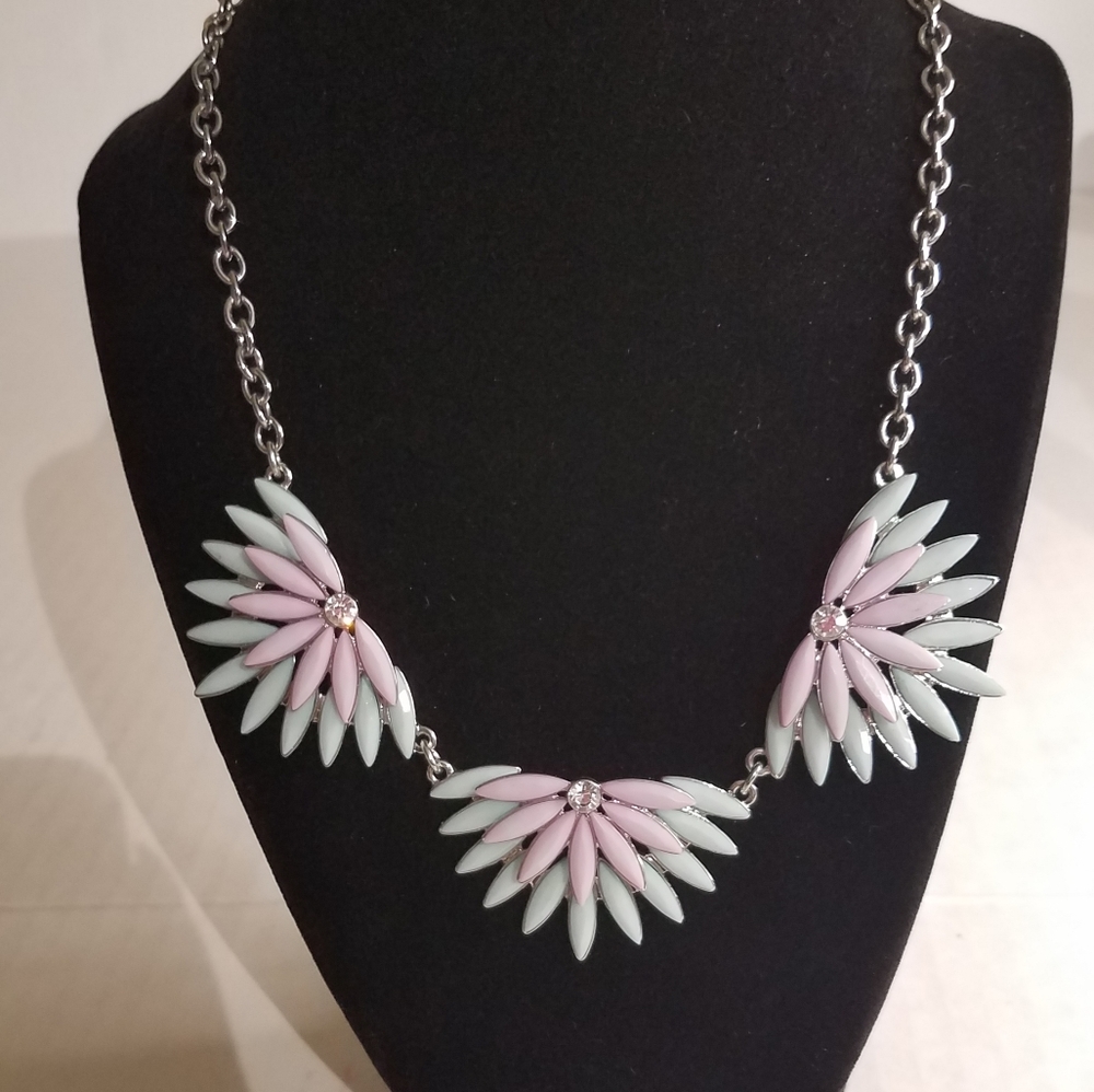 Pastel statement necklace j209